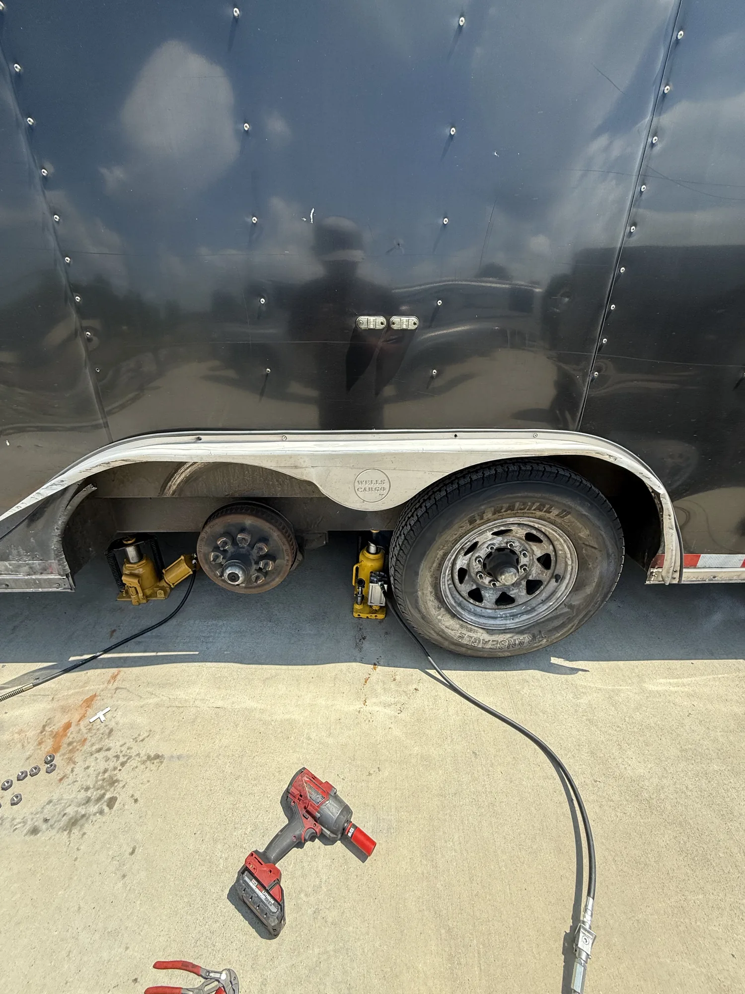 Commercial trailer brake service