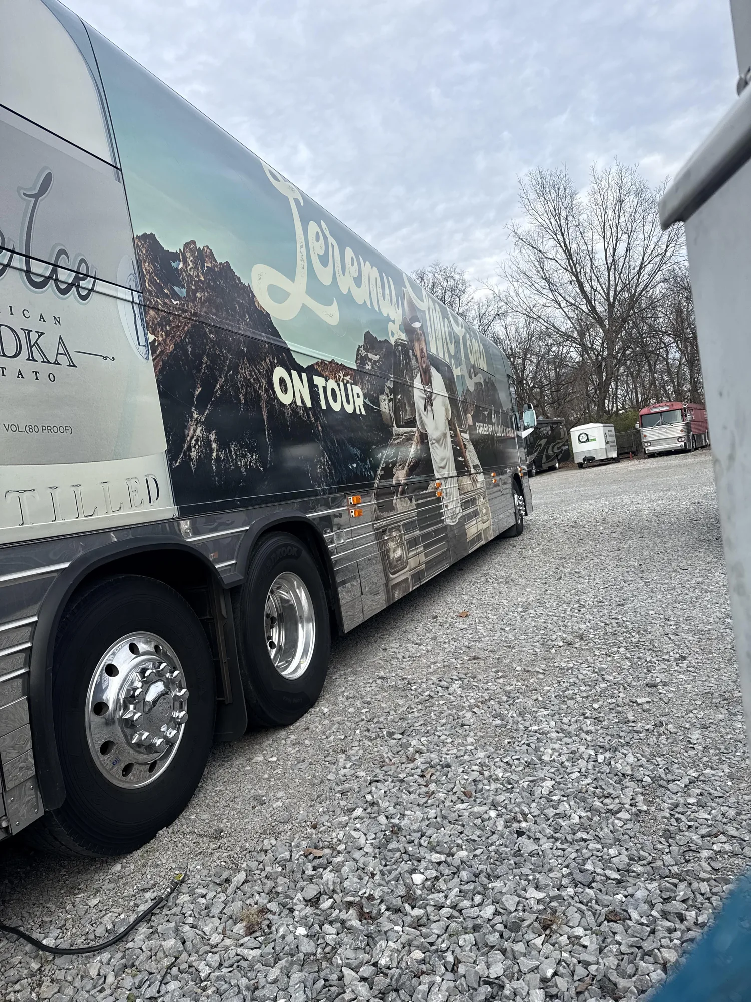 Commercial tour bus receiving service
